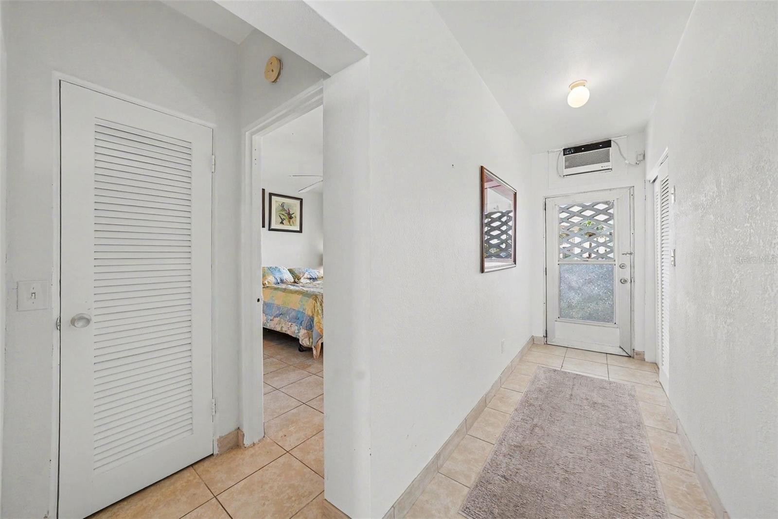 7050 Sunset Unit 11, St Pete Beach, FL 33706