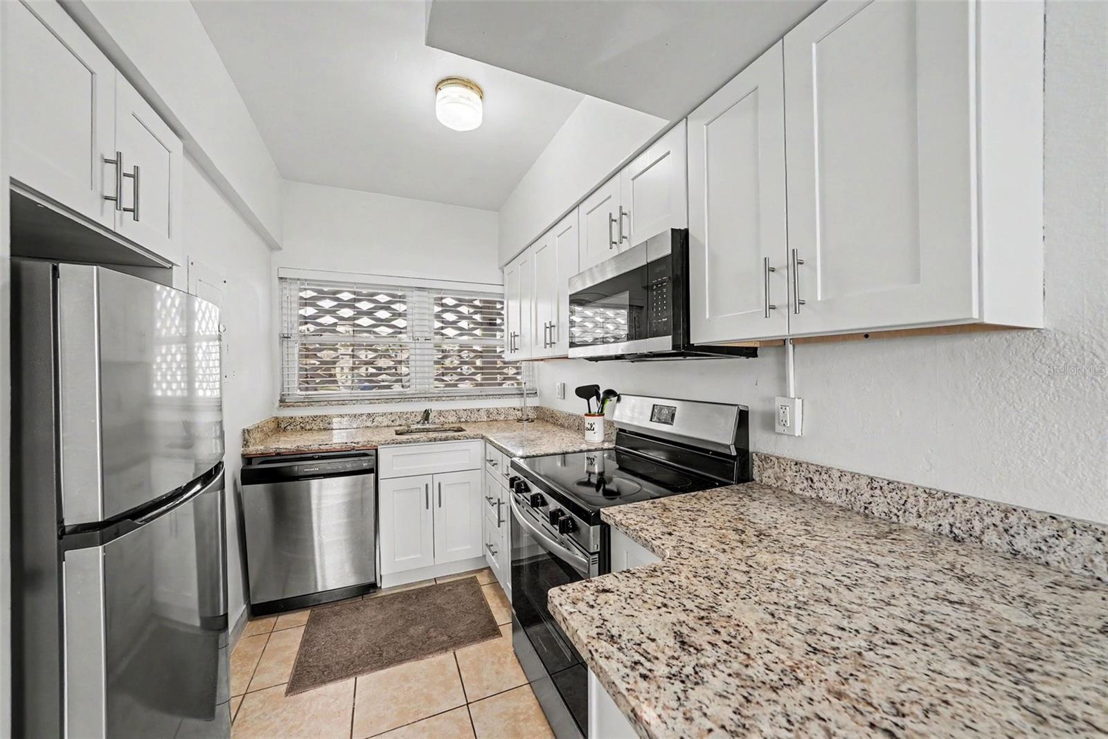 7050 Sunset Unit 11, St Pete Beach, FL 33706