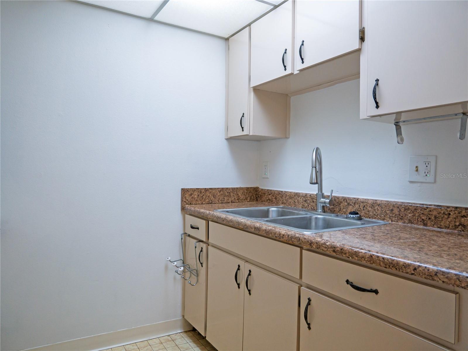 2444 Enterprise Unit 29, Clearwater, FL 33763