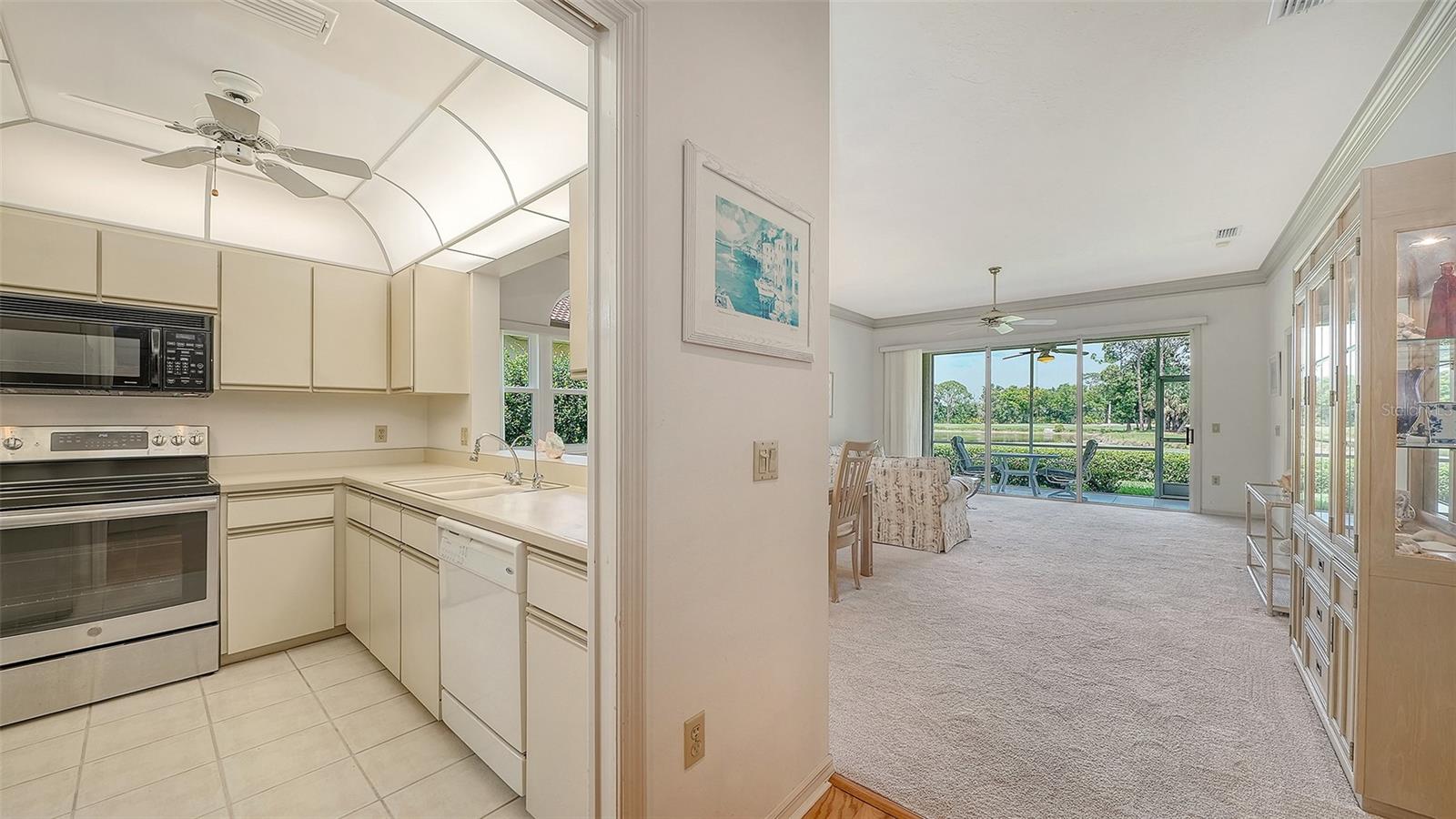 3374 Chelmsford Unit 9, Sarasota, FL 34235