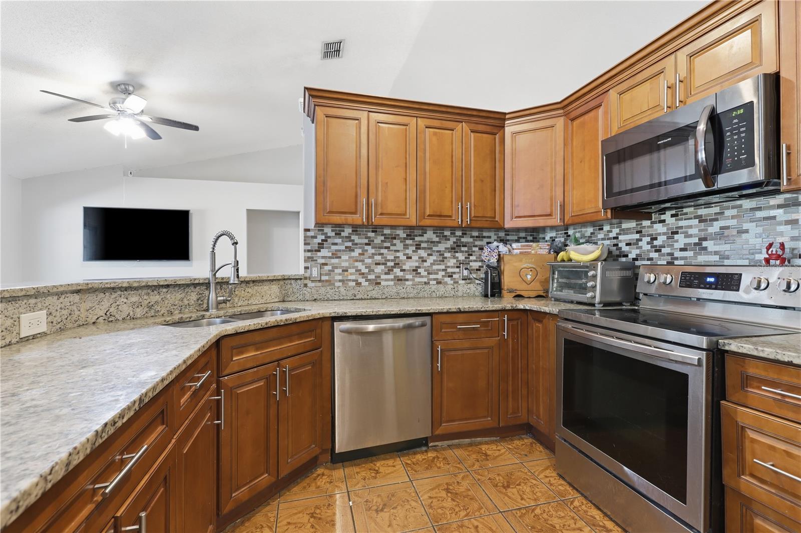 725 9th, Deltona, FL 32725