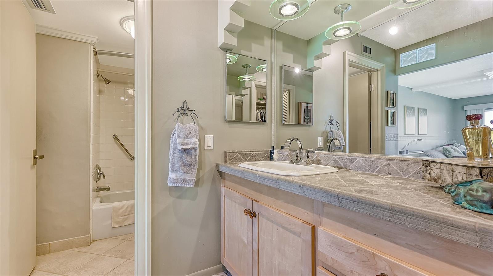 2301 Gulf of Mexico Unit 33n, Longboat Key, FL 34228