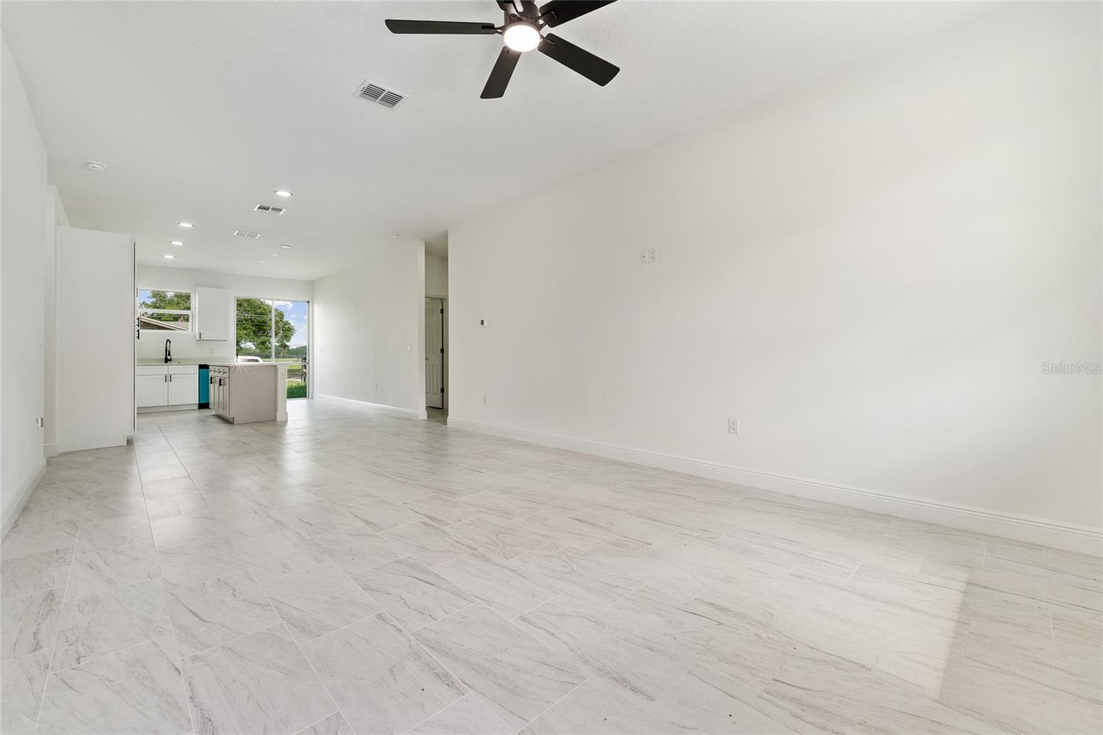 2048 Dixie, Sanford, FL 32771