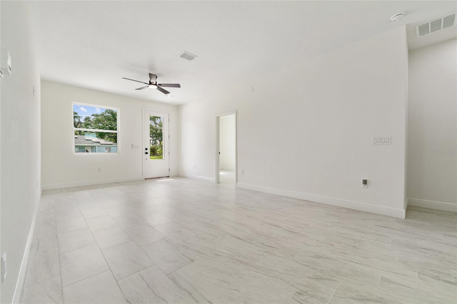 2048 Dixie, Sanford, FL 32771