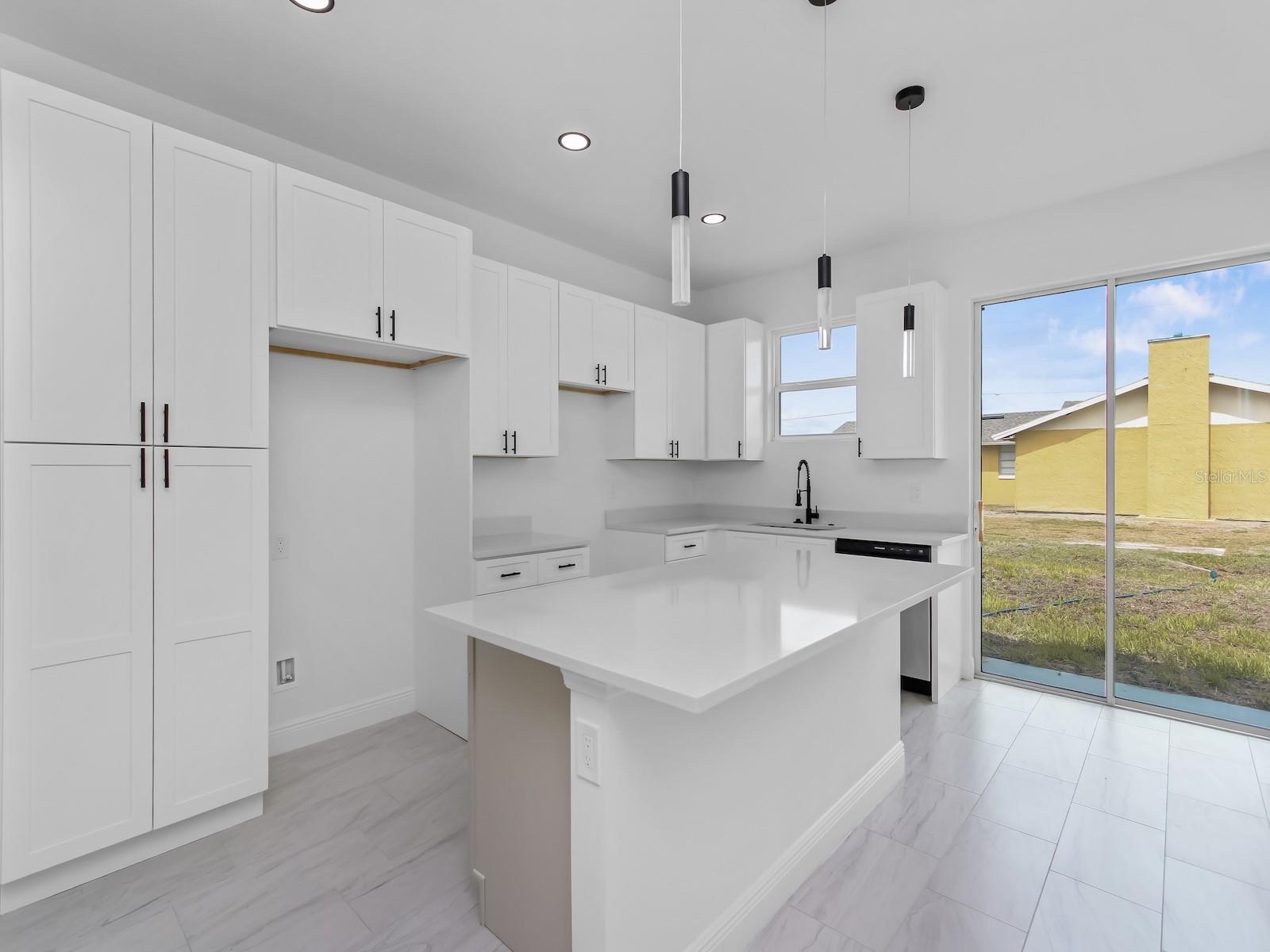 2048 Dixie, Sanford, FL 32771