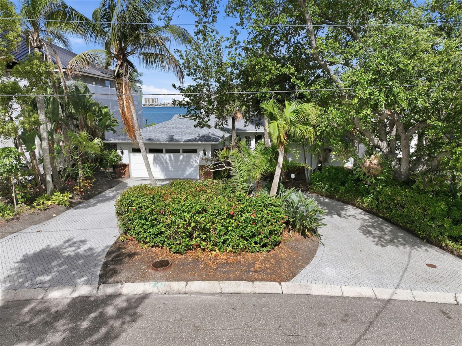 1832 Venetian Point, Clearwater, FL 33755
