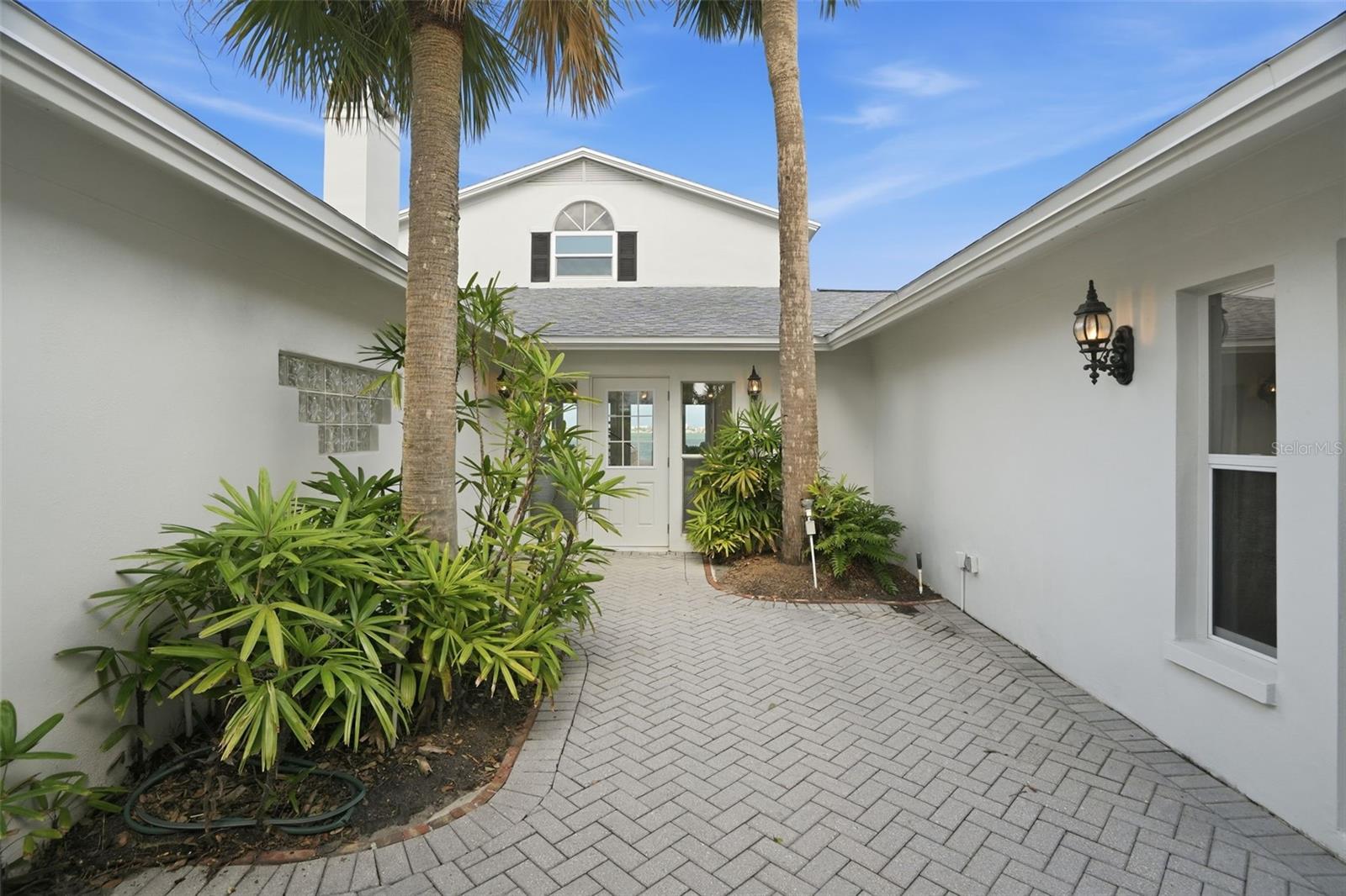 1832 Venetian Point, Clearwater, FL 33755