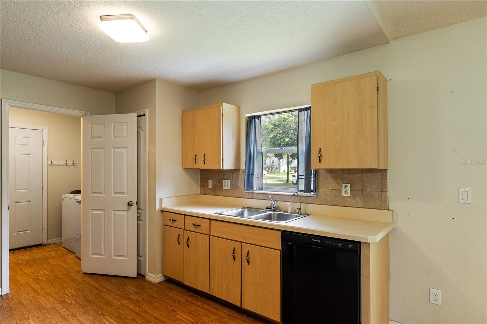 1509 West, Deland, FL 32724