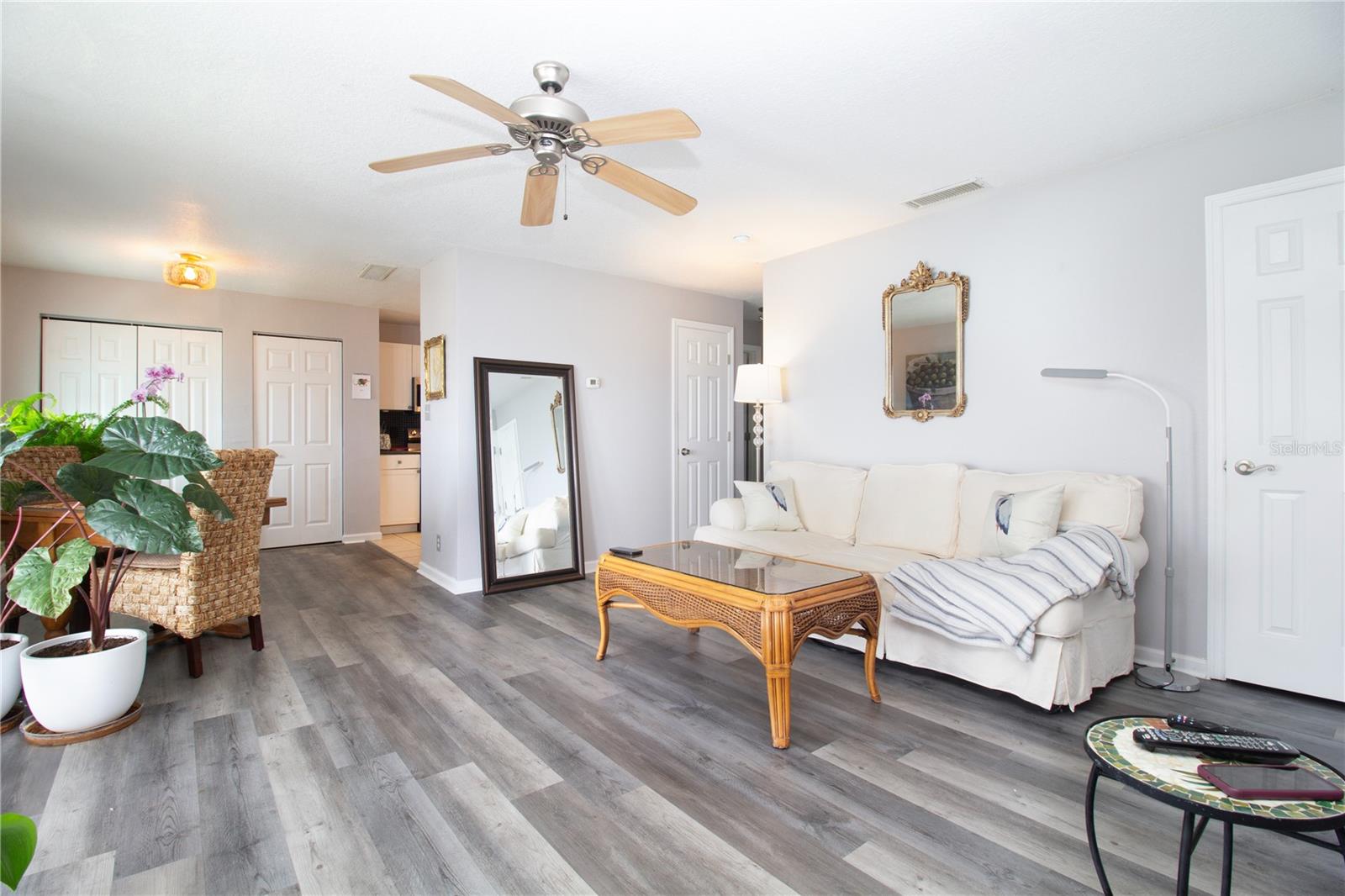 5282 Beach Unit Apt D, St Petersburg, FL 33705