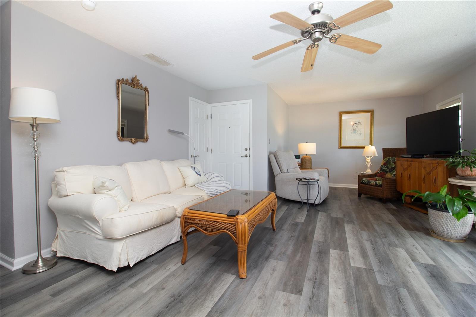 5282 Beach Unit Apt D, St Petersburg, FL 33705
