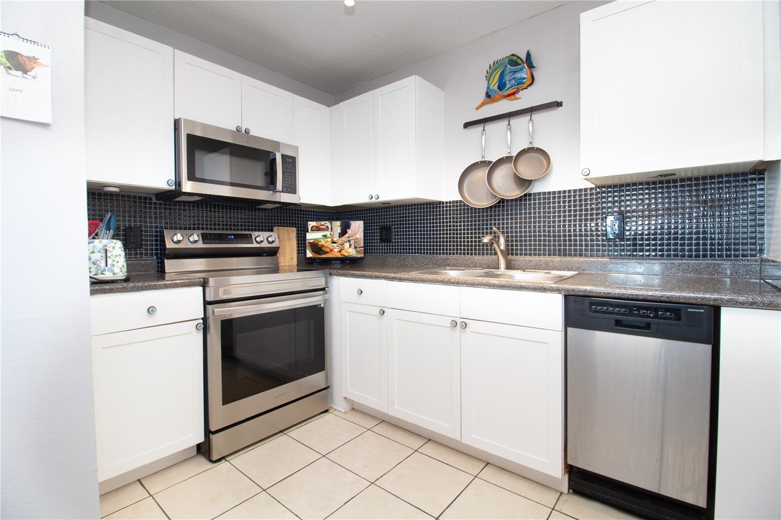 5282 Beach Unit Apt D, St Petersburg, FL 33705