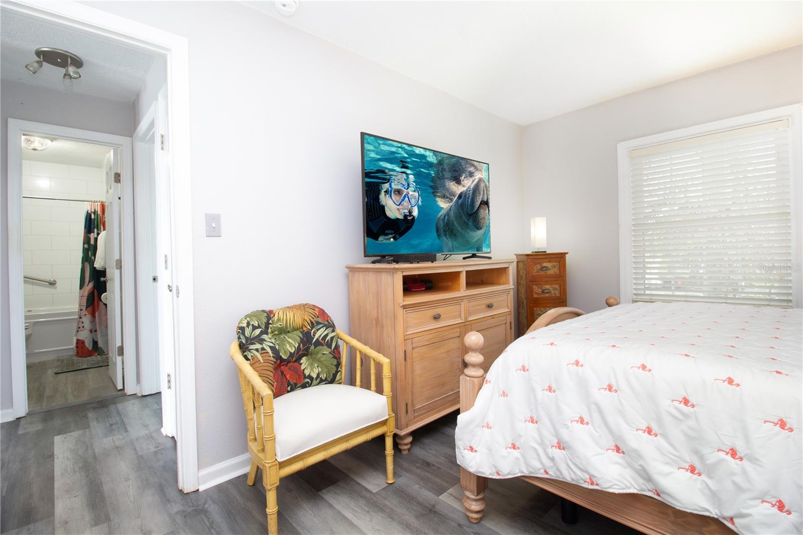 5282 Beach Unit Apt D, St Petersburg, FL 33705