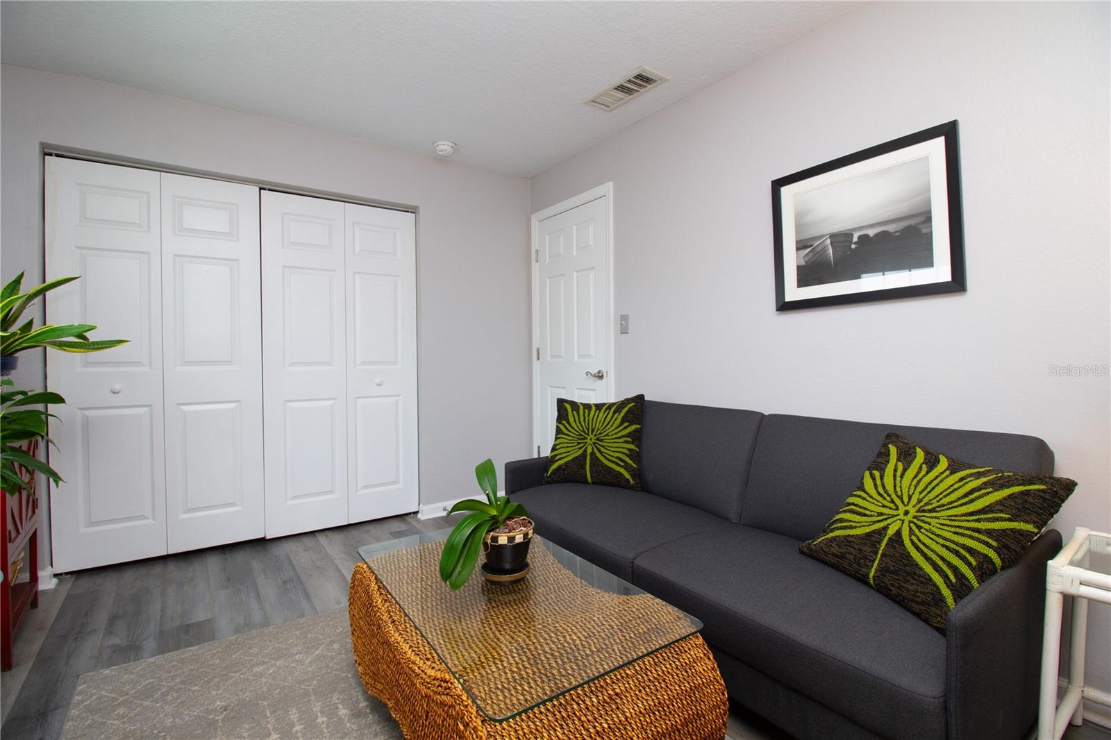 5282 Beach Unit Apt D, St Petersburg, FL 33705
