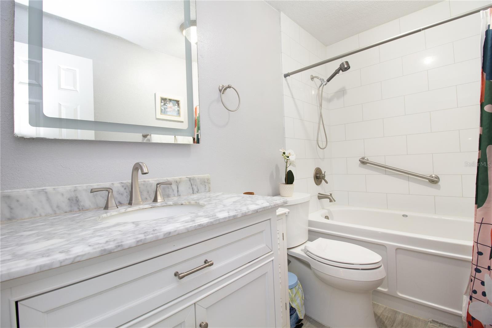 5282 Beach Unit Apt D, St Petersburg, FL 33705
