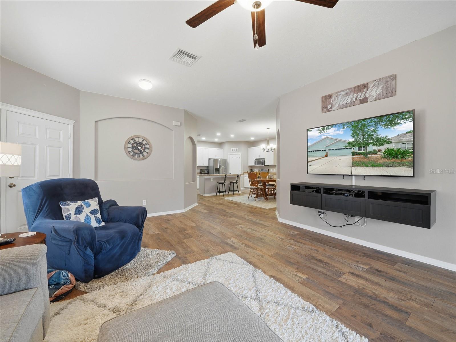 6936 Surrey Oak, Apollo Beach, FL 33572