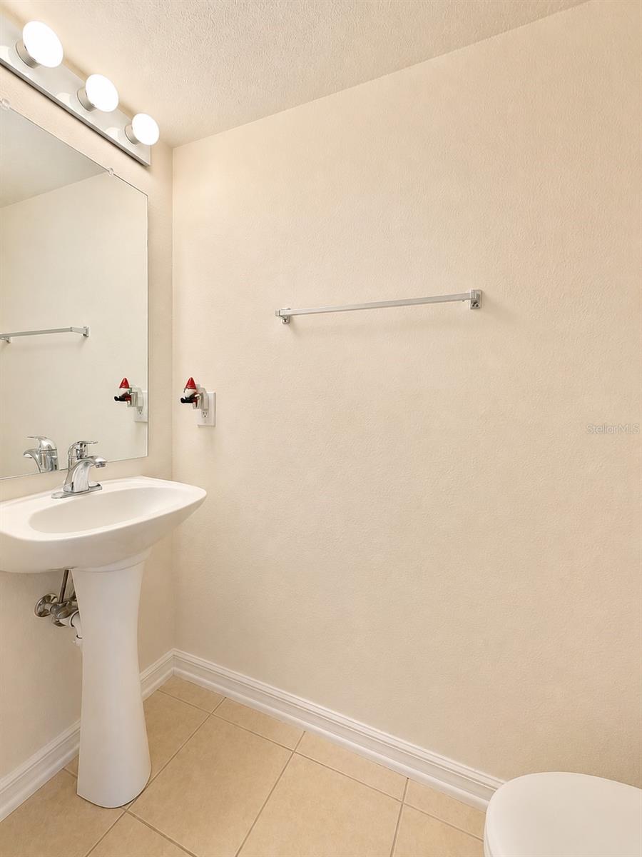 24301 6th, Newberry, FL 32669