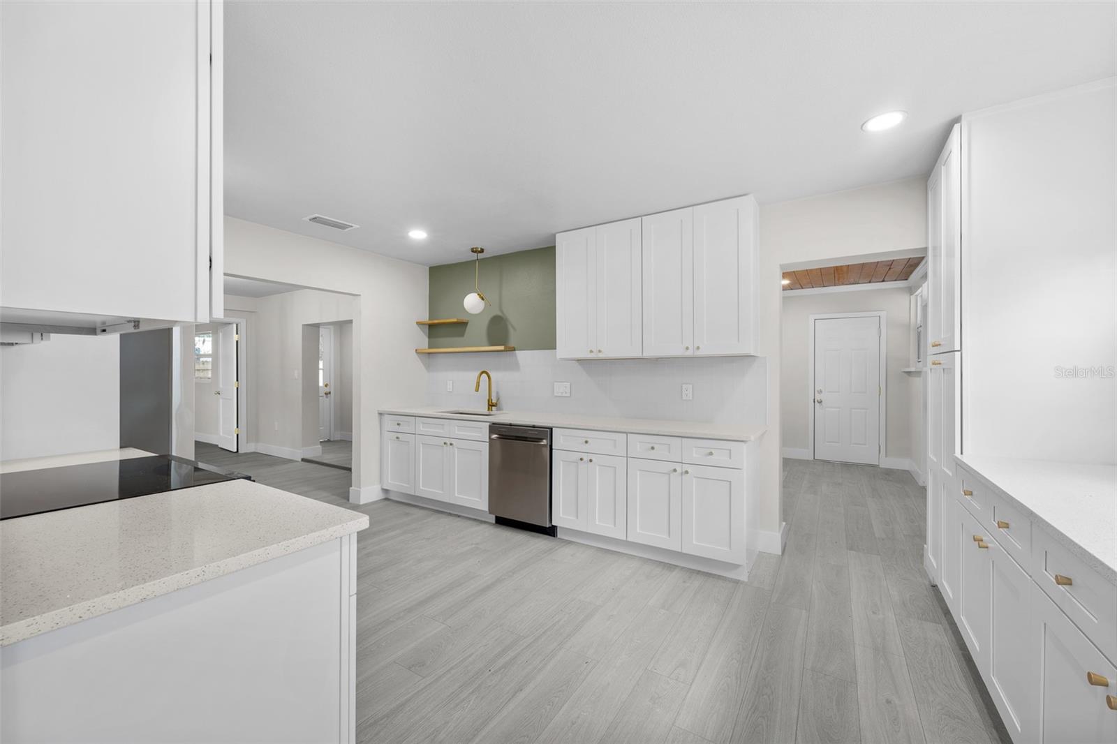 2001 Powhatan, Tampa, FL 33610