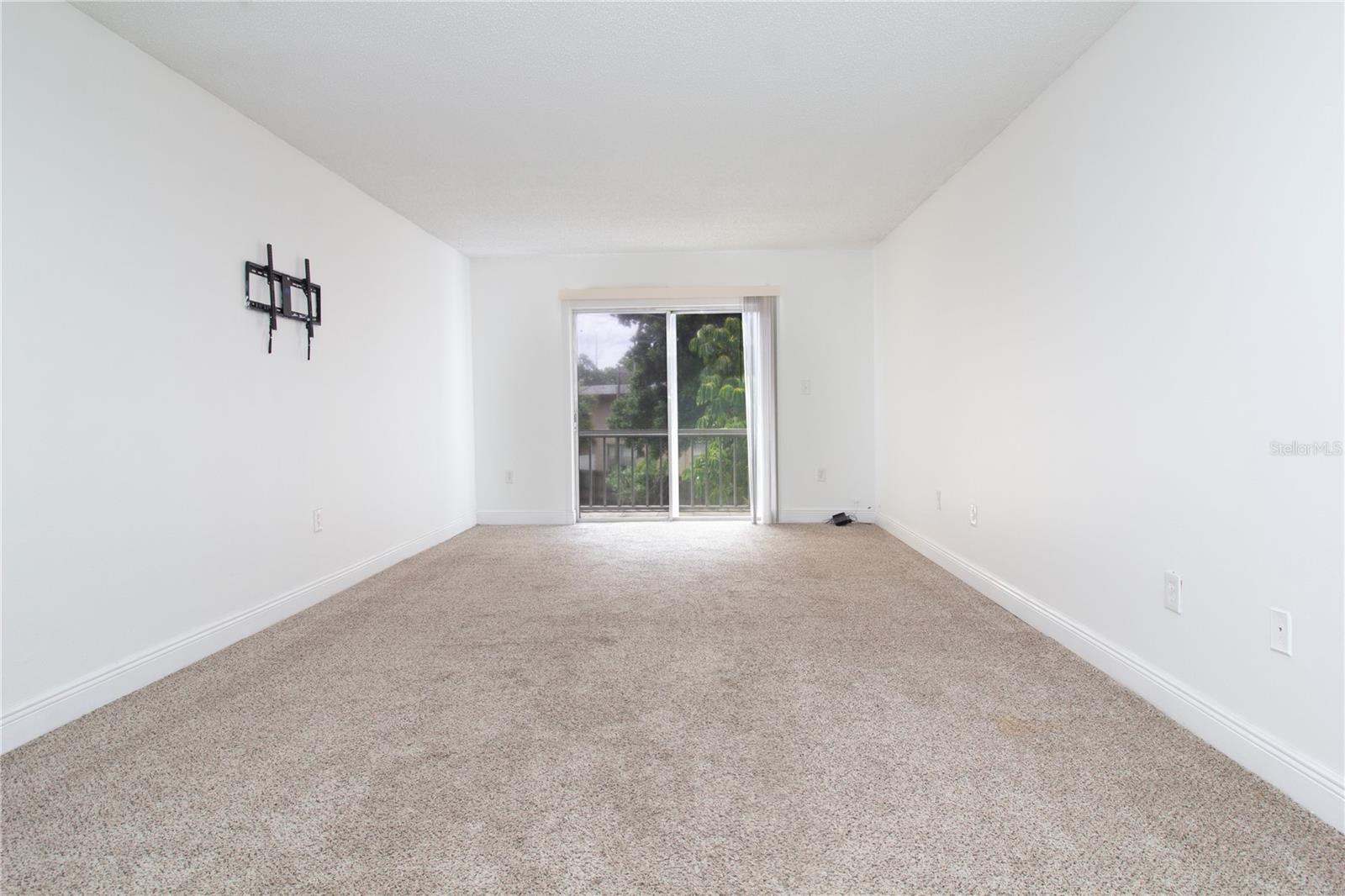 389 Mcmullen Booth Unit 12, Clearwater, FL 33759