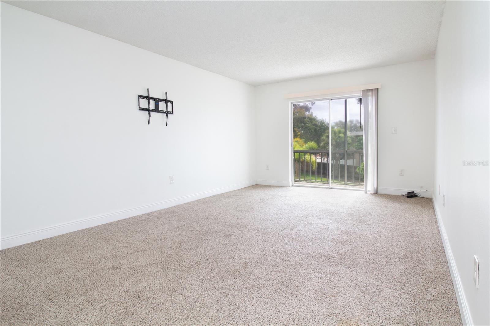 389 Mcmullen Booth Unit 12, Clearwater, FL 33759