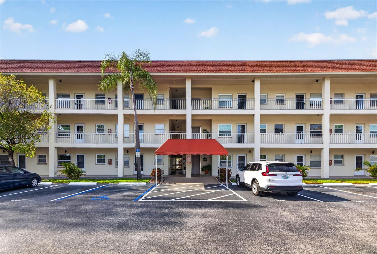 4000 3rd Unit 304, St Petersburg, FL 33703
