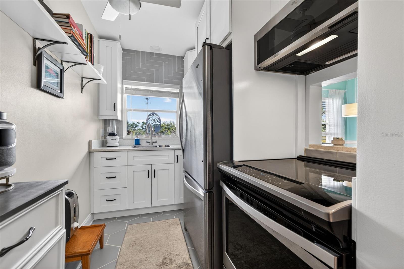 4000 3rd Unit 304, St Petersburg, FL 33703