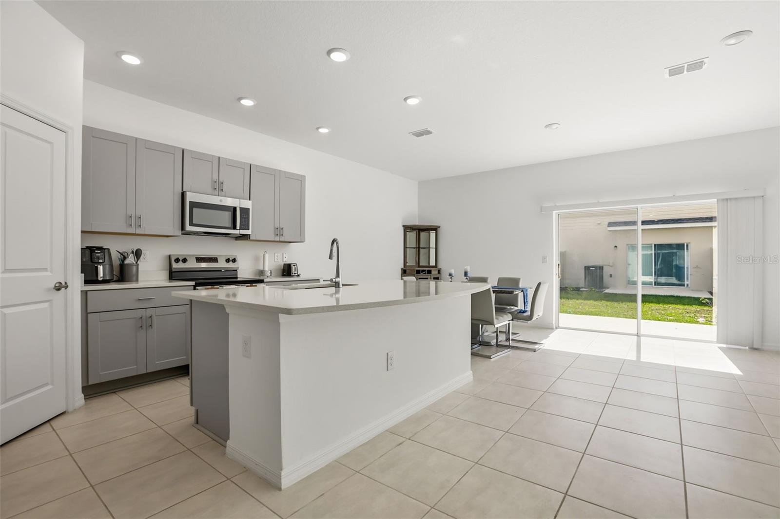 3002 Canary, Davenport, FL 33837