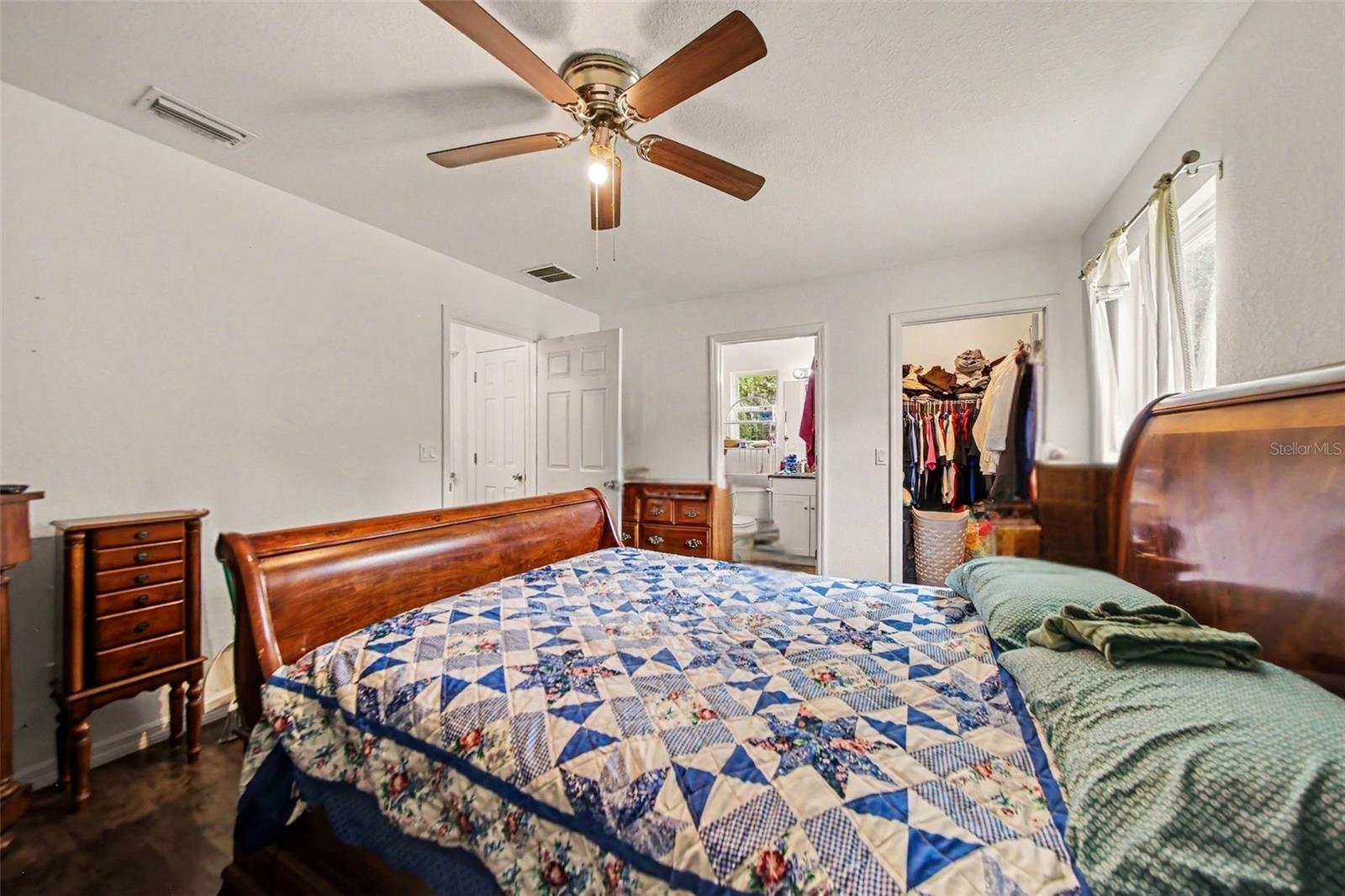 17050 60th, Ocklawaha, FL 32179