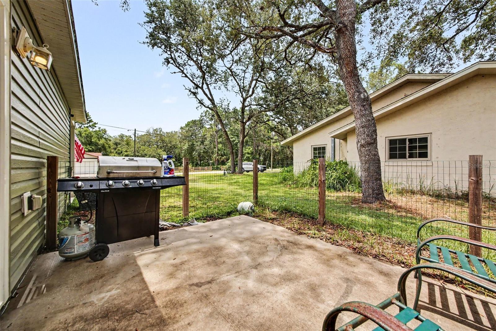 17050 60th, Ocklawaha, FL 32179