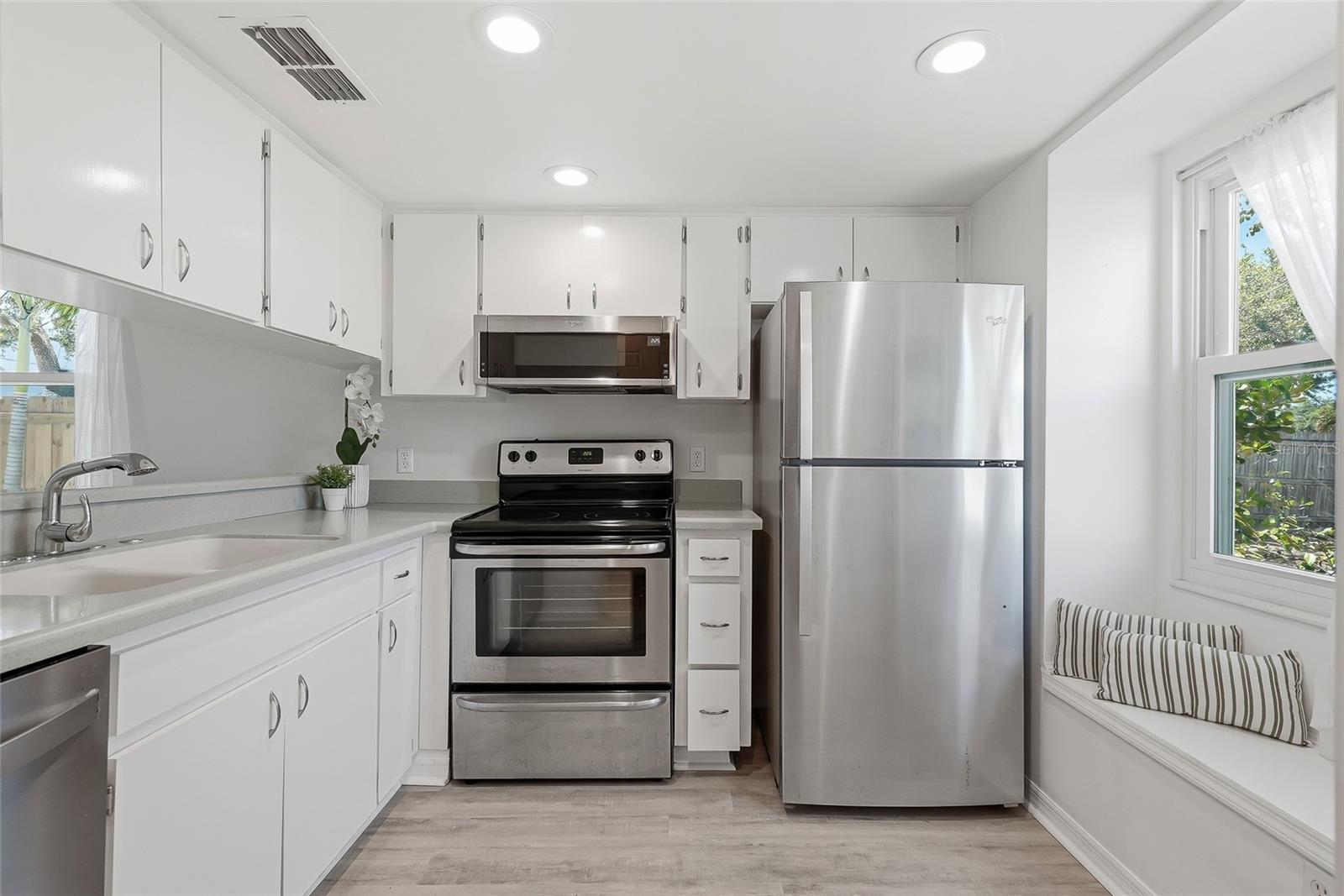 366 47th Unit 5, St Petersburg, FL 33703
