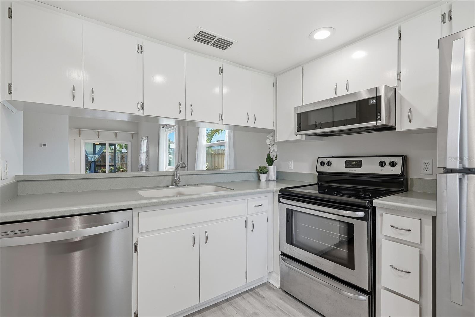 366 47th Unit 5, St Petersburg, FL 33703