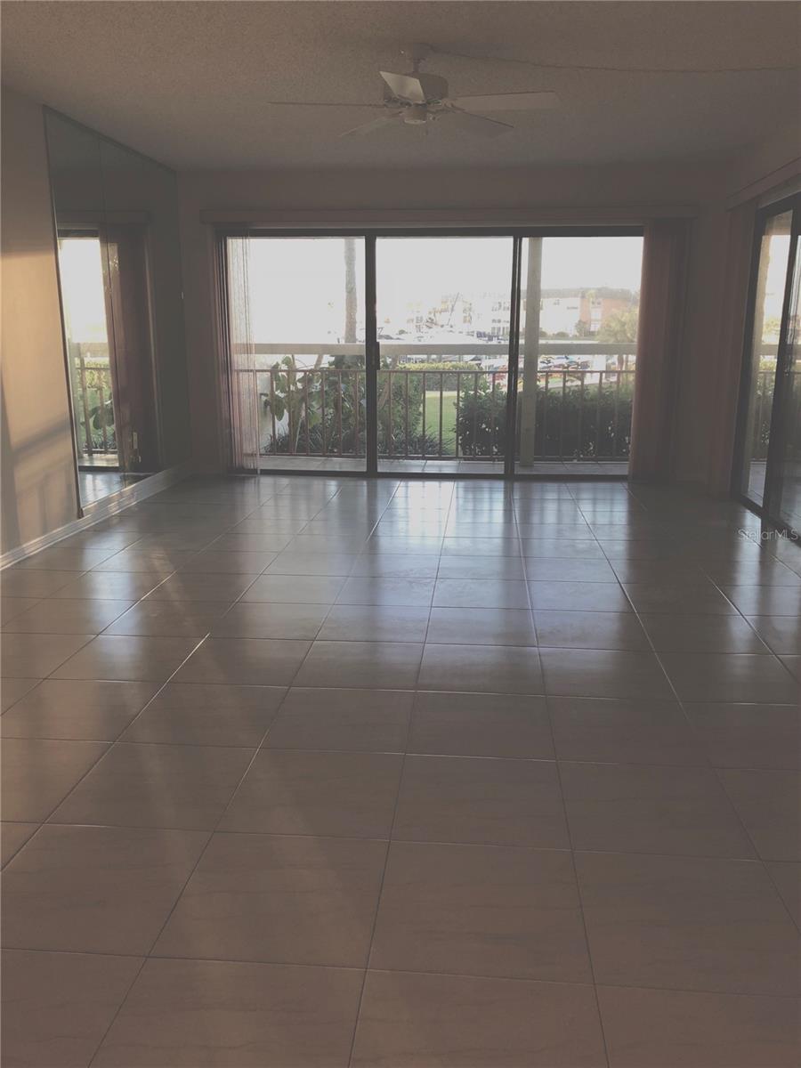 7907 Sailboat Key Unit 105, South Pasadena, FL 33707