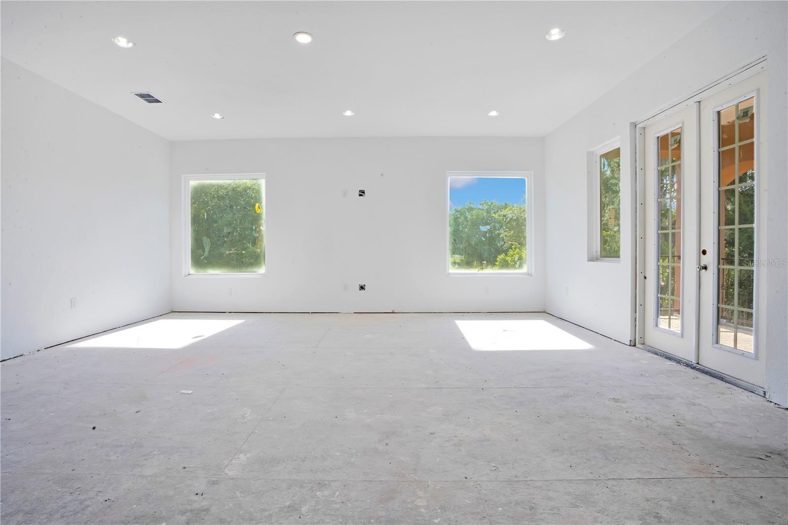 818 Lake Agnes, Polk City, FL 33868