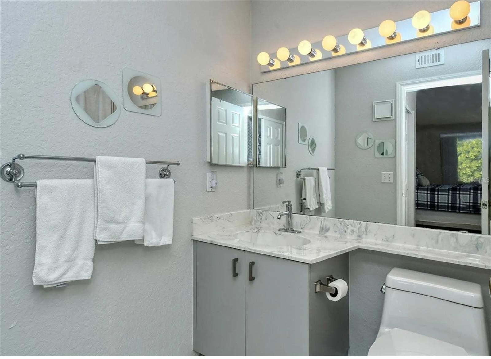 850 Tamiami Unit 801, Sarasota, FL 34236
