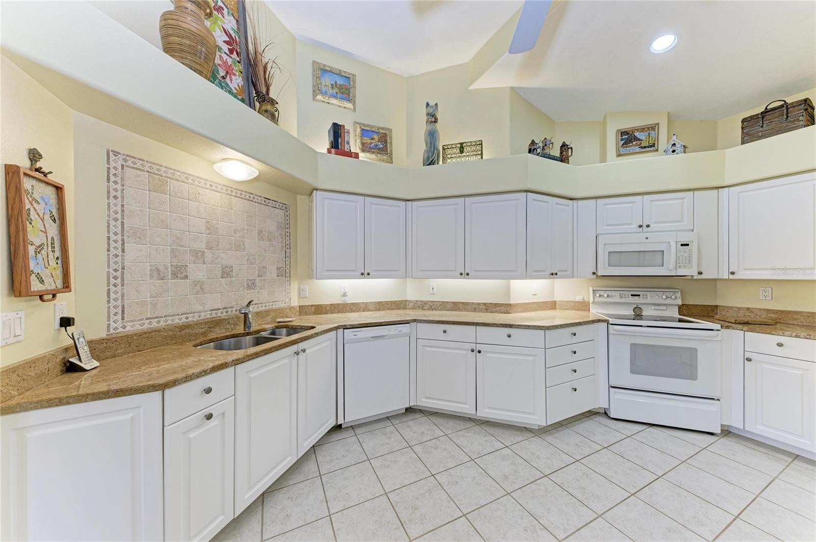 3883 Alamanda, Sarasota, FL 34238