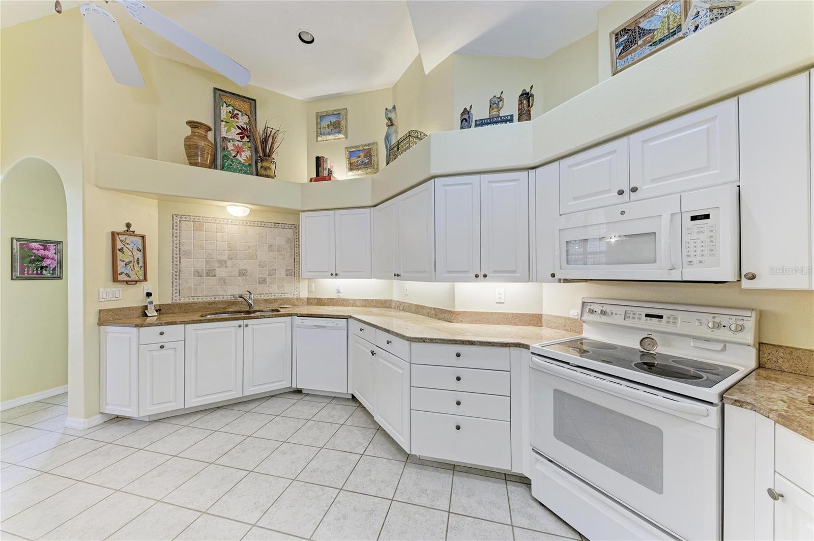 3883 Alamanda, Sarasota, FL 34238