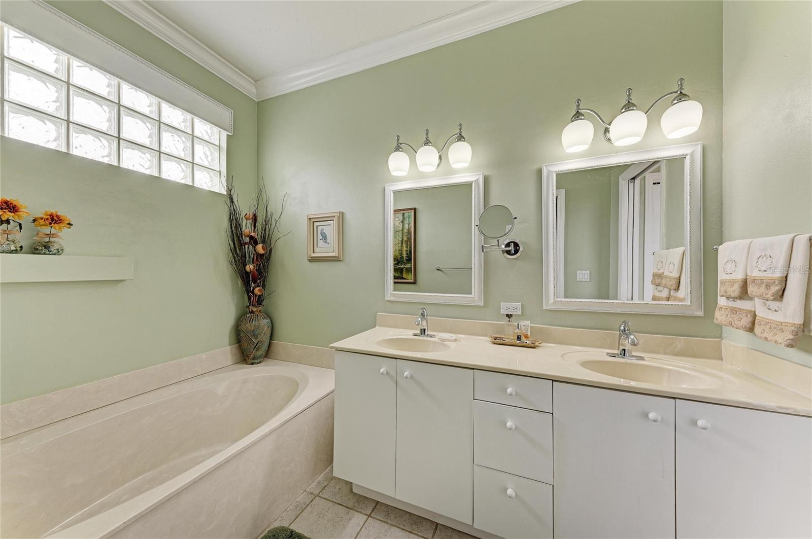 3883 Alamanda, Sarasota, FL 34238