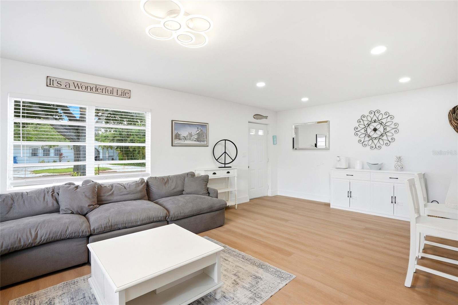 4027 Huntington, St Petersburg, FL 33703