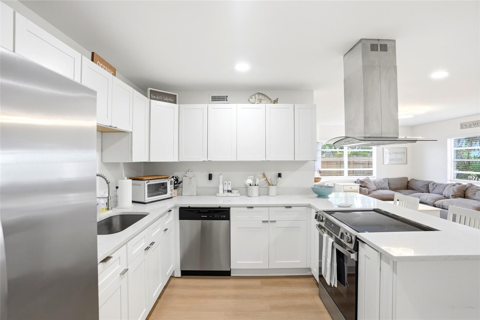 4027 Huntington, St Petersburg, FL 33703