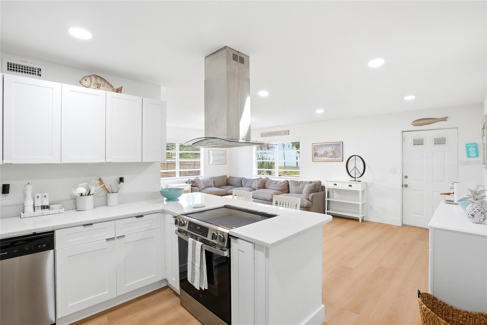 4027 Huntington, St Petersburg, FL 33703
