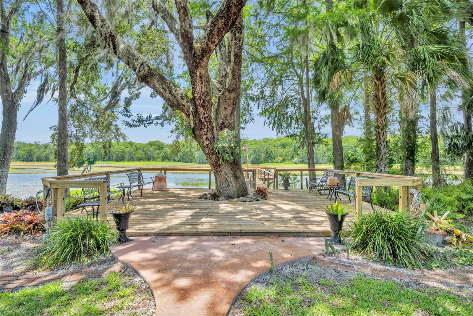 4885 Cr 307, Lake Panasoffkee, FL 33538