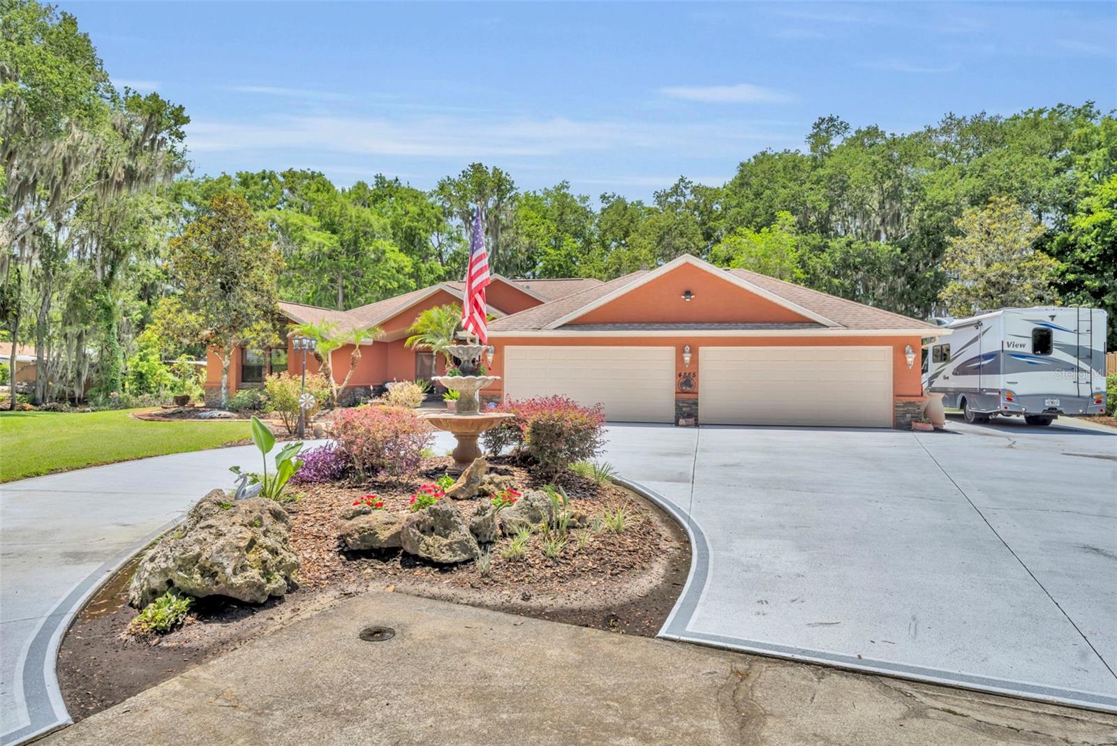 4885 Cr 307, Lake Panasoffkee, FL 33538