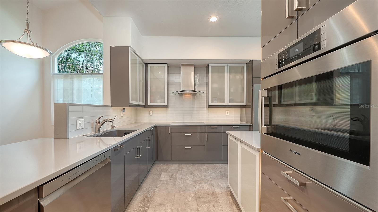 4004 Penshurst, Sarasota, FL 34235