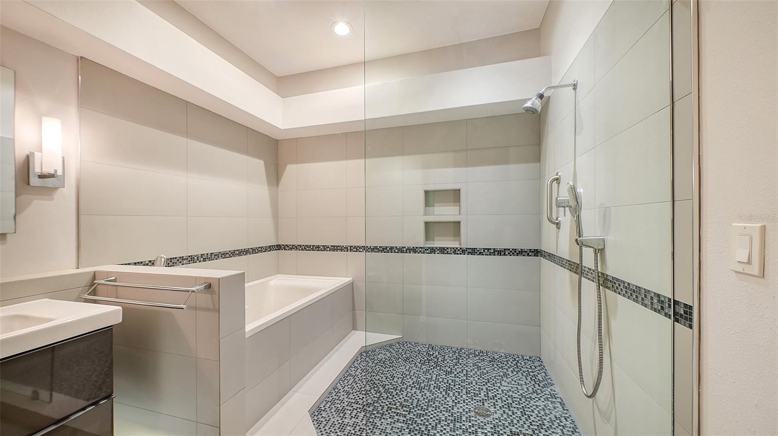 4004 Penshurst, Sarasota, FL 34235