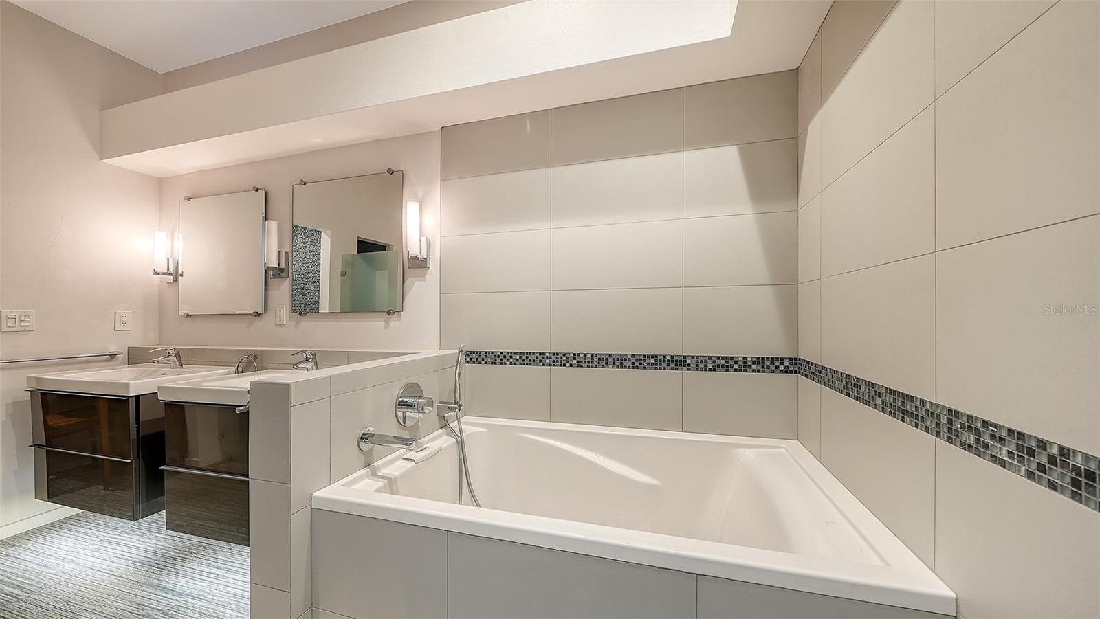 4004 Penshurst, Sarasota, FL 34235