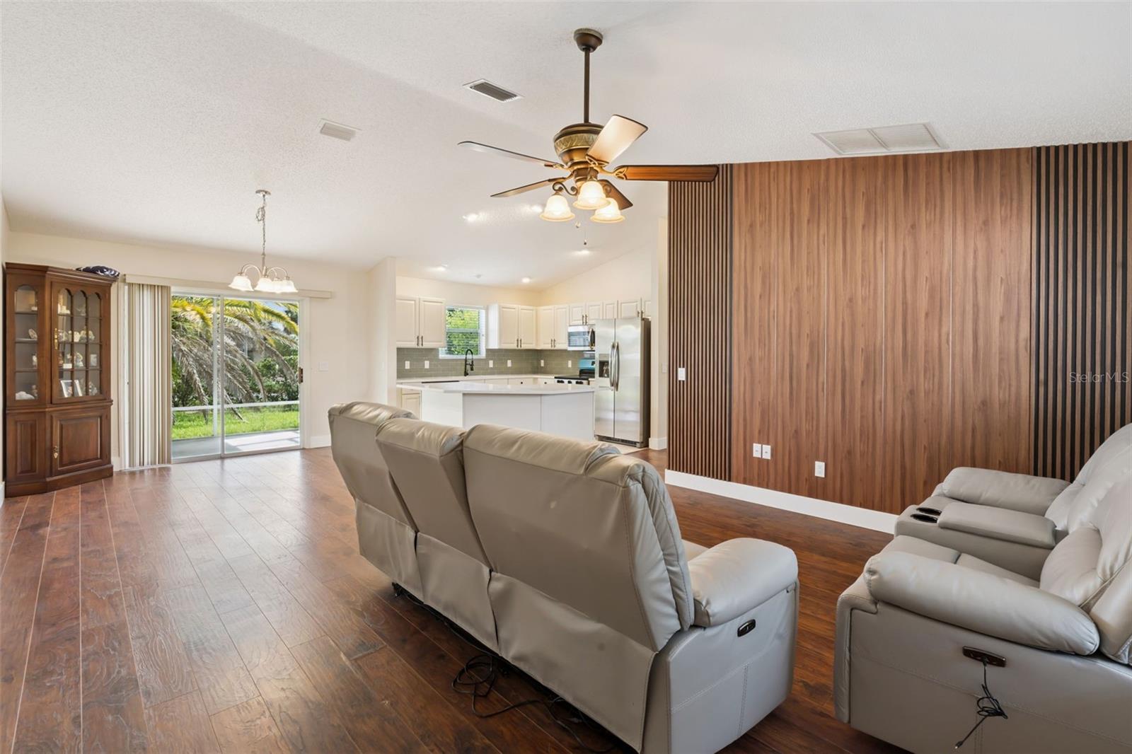 1575 Hollyberry, The Villages, FL 32162