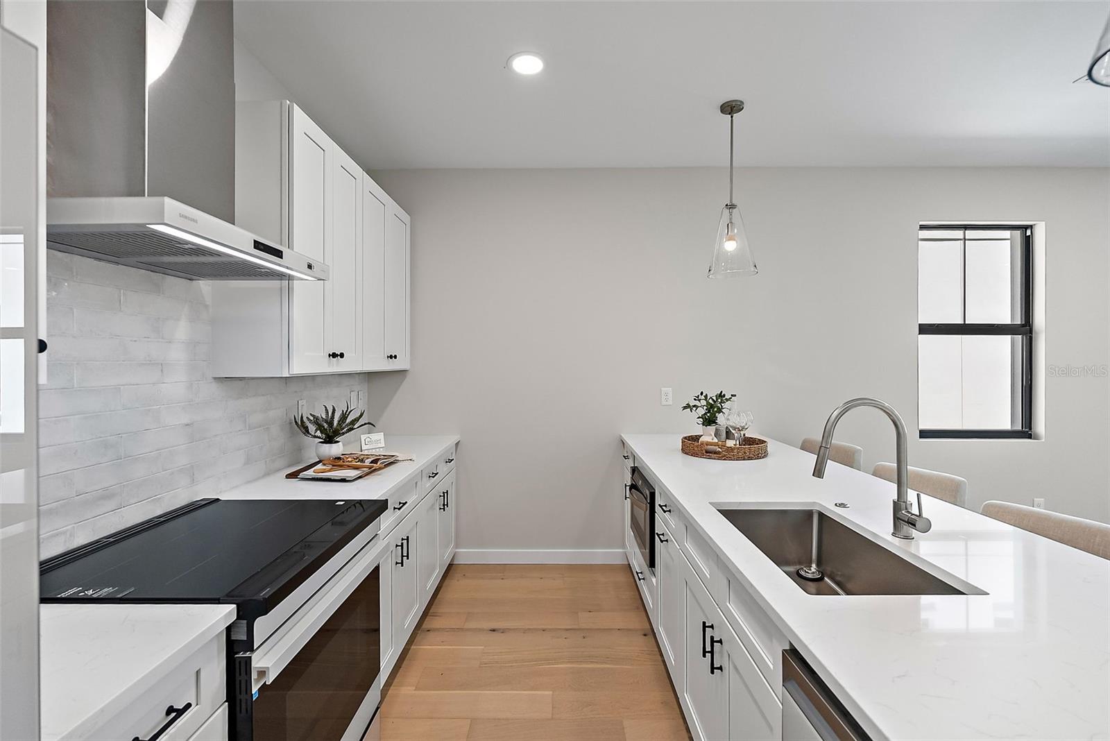 423 11th, St Petersburg, FL 33701