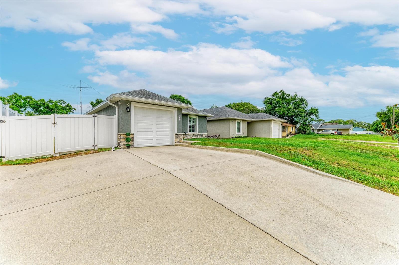 823 Bacon, Sarasota, FL 34232