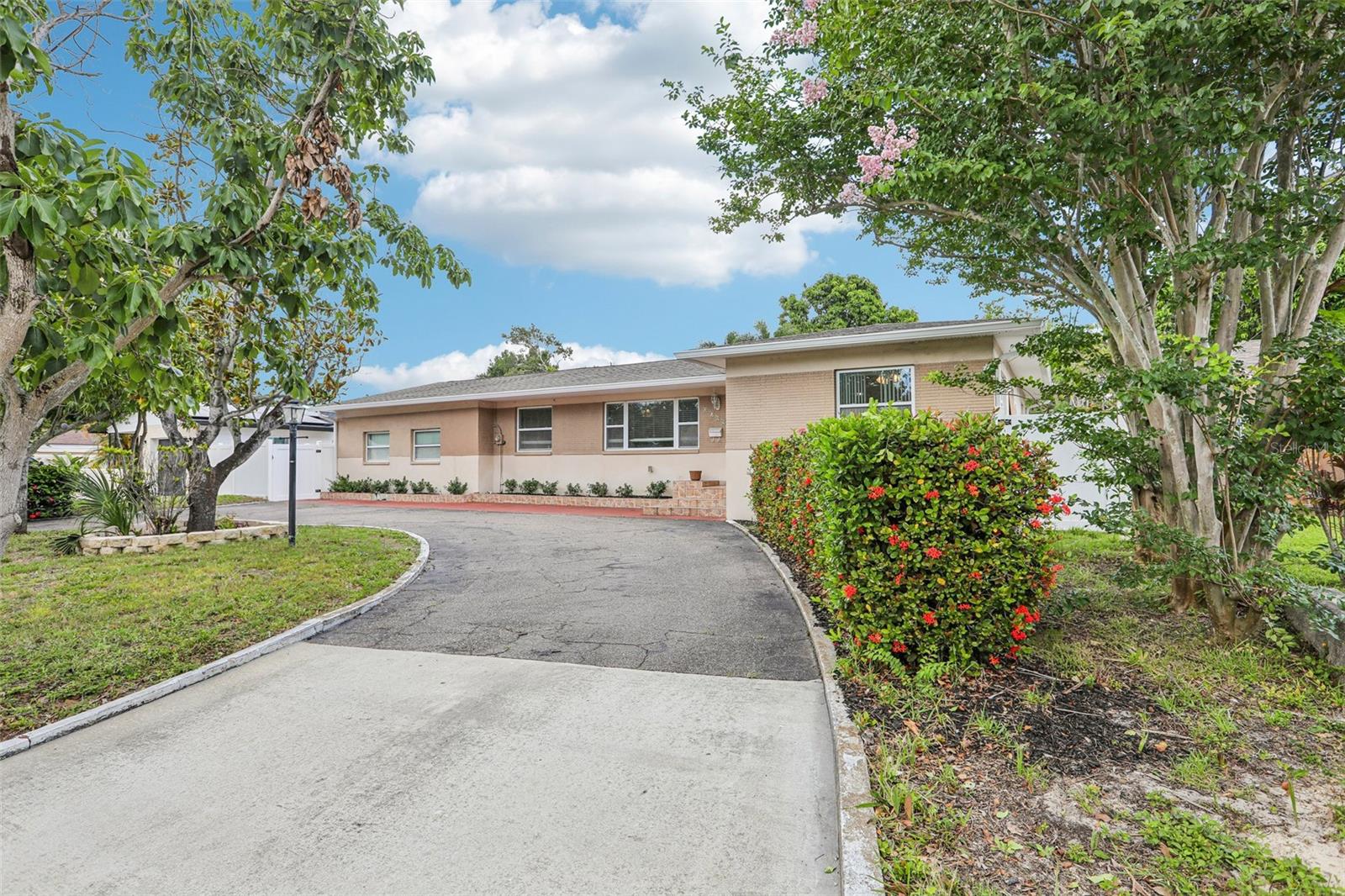 2709 49th, St Petersburg, FL 33710