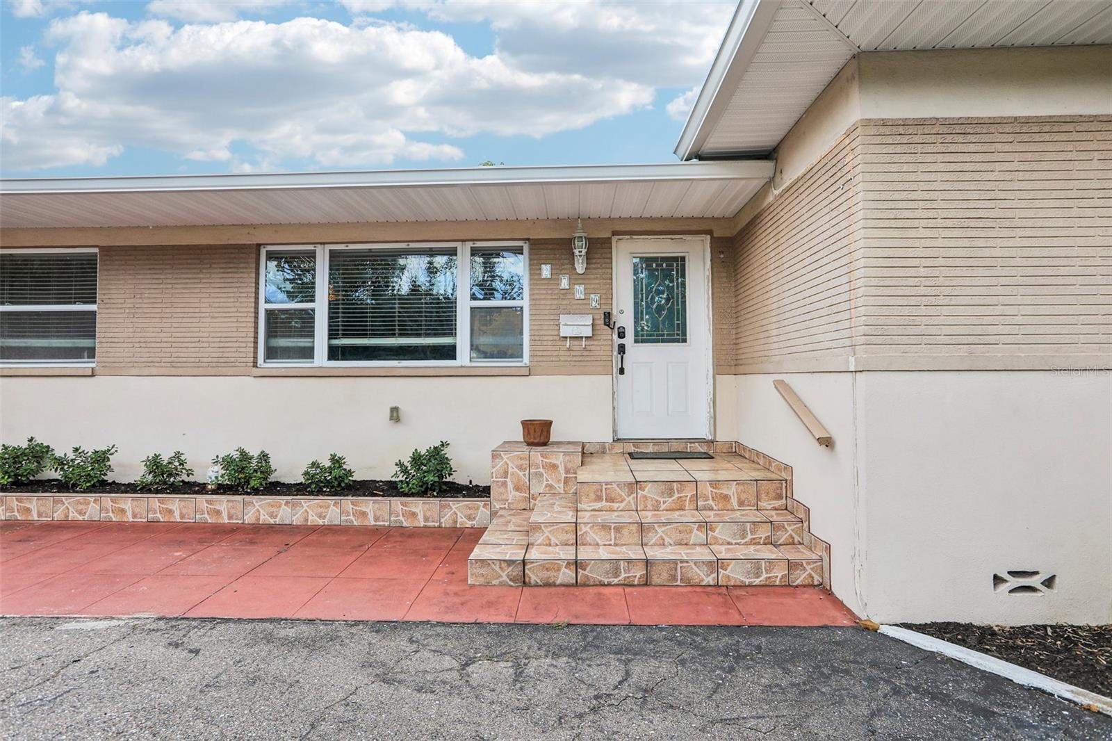 2709 49th, St Petersburg, FL 33710