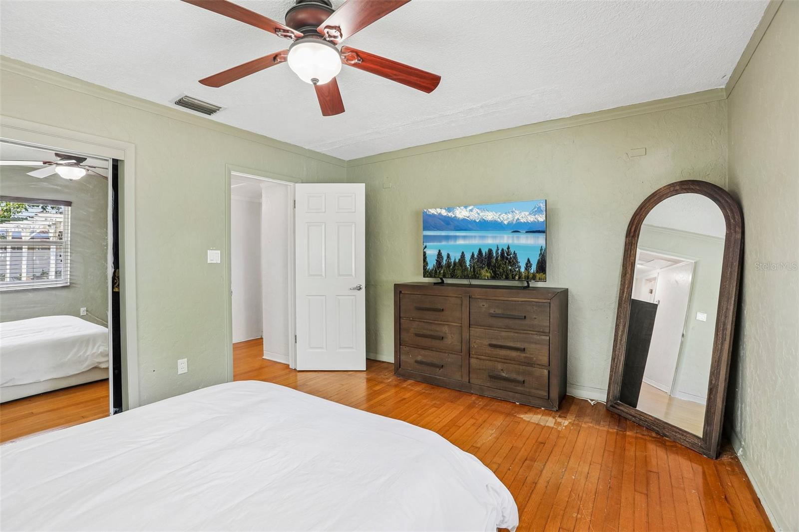 2709 49th, St Petersburg, FL 33710
